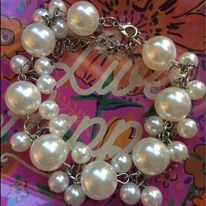 Dainty White Pearl Bracelet with Clasp